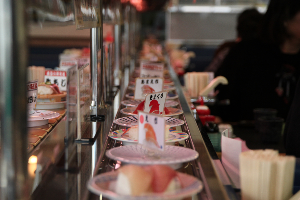 Wakayama En Vue! WAKAYAMA - sushi tournant.jpg